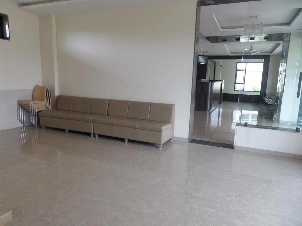 מלון שירדי Sai Heera Residency מראה חיצוני תמונה